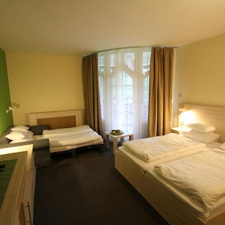 Grantek Ueduelohaz Hotel Balatonlelle Exterior photo