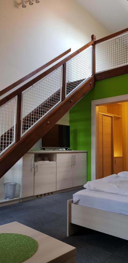 Grantek Ueduelohaz Hotel Balatonlelle Exterior photo